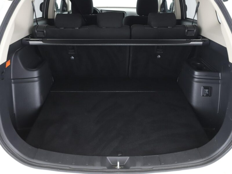 Mitsubishi Outlander PHEV 4x4 automat navi kamera grzane fotele hak tempomat III (2012-)