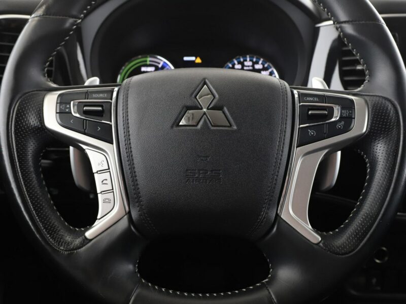 Mitsubishi Outlander PHEV 4x4 automat navi kamera grzane fotele hak tempomat III (2012-)