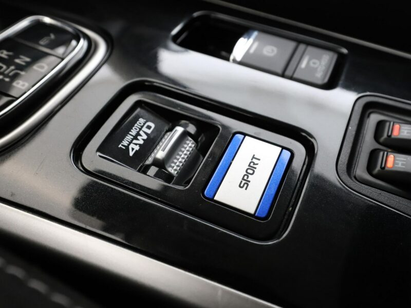 Mitsubishi Outlander PHEV 4x4 automat navi kamera grzane fotele hak tempomat III (2012-)