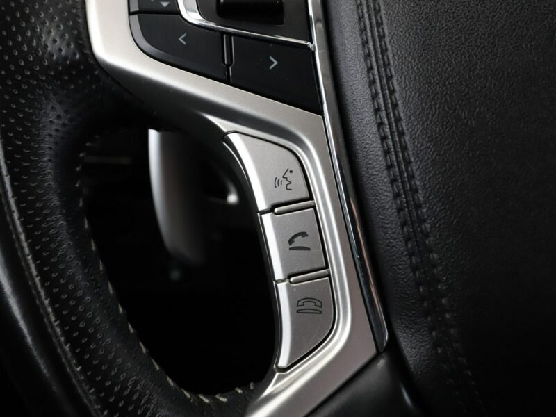 Mitsubishi Outlander PHEV 4x4 automat navi kamera grzane fotele hak tempomat III (2012-)