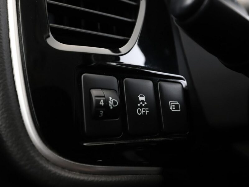 Mitsubishi Outlander PHEV 4x4 automat navi kamera grzane fotele hak tempomat III (2012-)