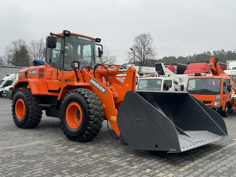 średnia kołowa Doosan DL250 14,5Ton Łyżka Wysokiego Wysypu !!! Zadbana Sprawna Super Stan