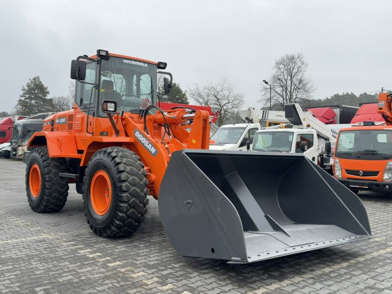 średnia kołowa Doosan DL250 14,5Ton Łyżka Wysokiego Wysypu !!! Zadbana Sprawna Super Stan