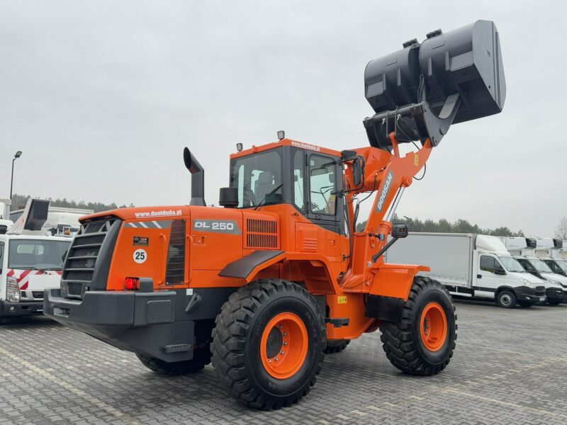 średnia kołowa Doosan DL250 14,5Ton Łyżka Wysokiego Wysypu !!! Zadbana Sprawna Super Stan