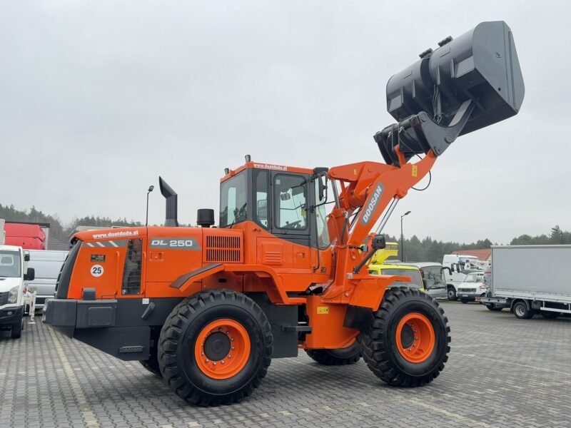 średnia kołowa Doosan DL250 14,5Ton Łyżka Wysokiego Wysypu !!! Zadbana Sprawna Super Stan