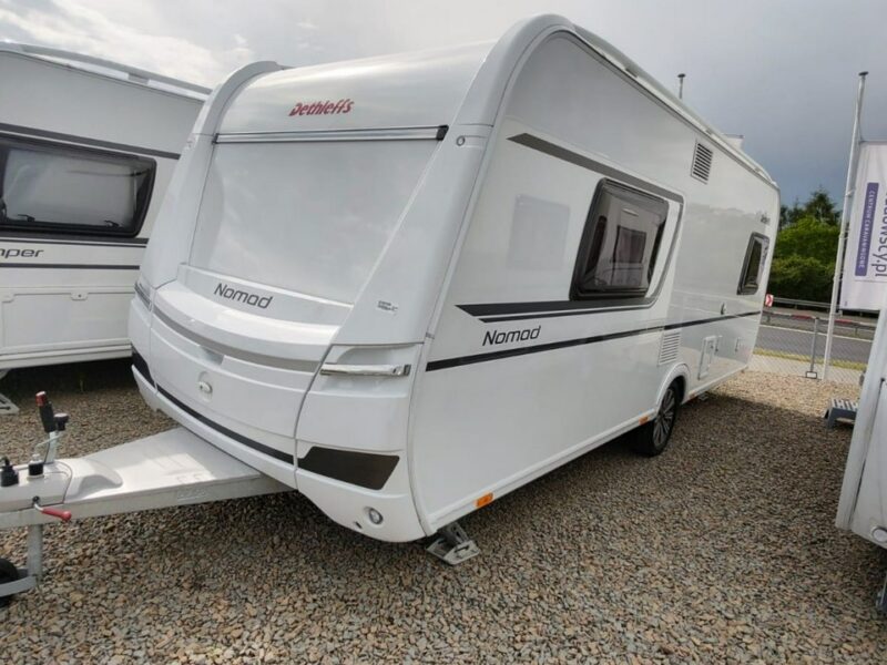 przyczepy kempingowe Dethleffs Nomad 530 DR Od ręki - przyczepa z łóżkiem królewskim i piecem TRUMA COMBI 6E !!