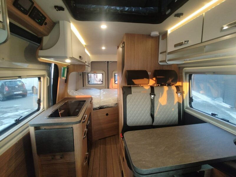 samochody kempingowe Weinsberg CaraBus 540 MQ Campervan dla 4 os. z dachem sypialnym pop up! 5,5m