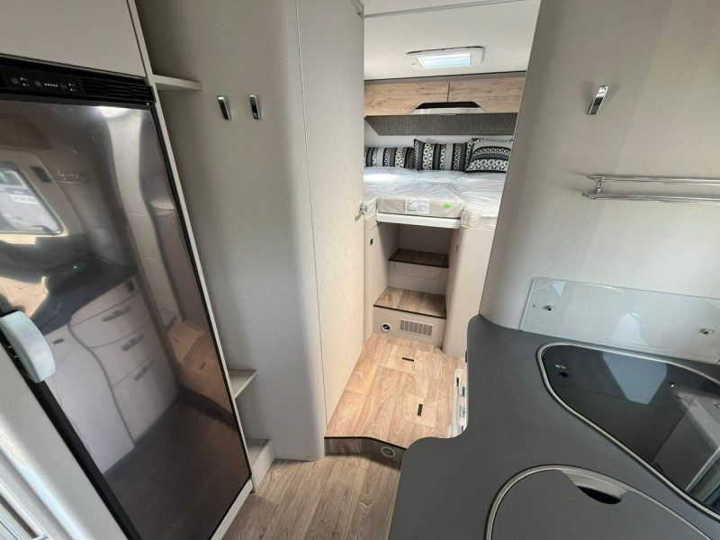 samochody kempingowe Hymer-Eriba Tramp S 680 4 os. Półintegra na podwoziu Mercedesa w atrakcyjnej cenie! Kraków