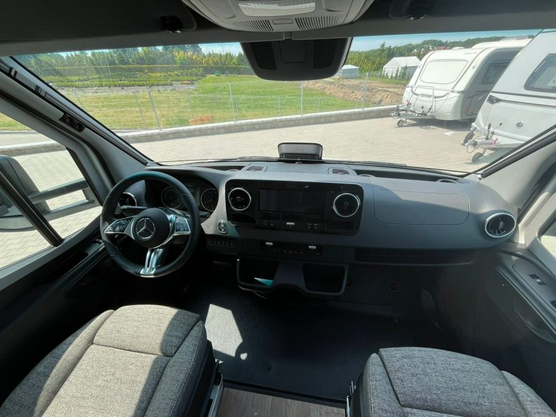 samochody kempingowe Hymer-Eriba Tramp S 680 4 os. Półintegra na podwoziu Mercedesa w atrakcyjnej cenie! Kraków