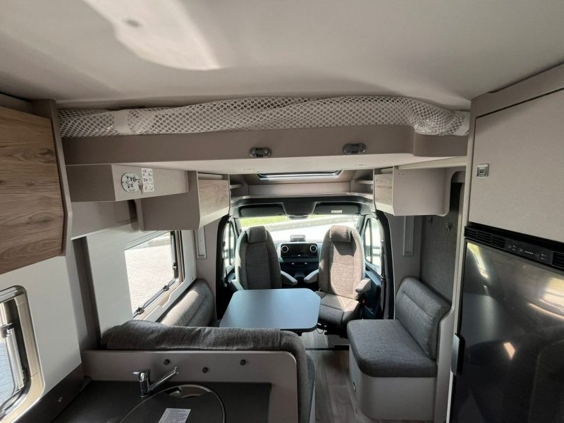 samochody kempingowe Hymer-Eriba Tramp S 680 4 os. Półintegra na podwoziu Mercedesa w atrakcyjnej cenie! Kraków