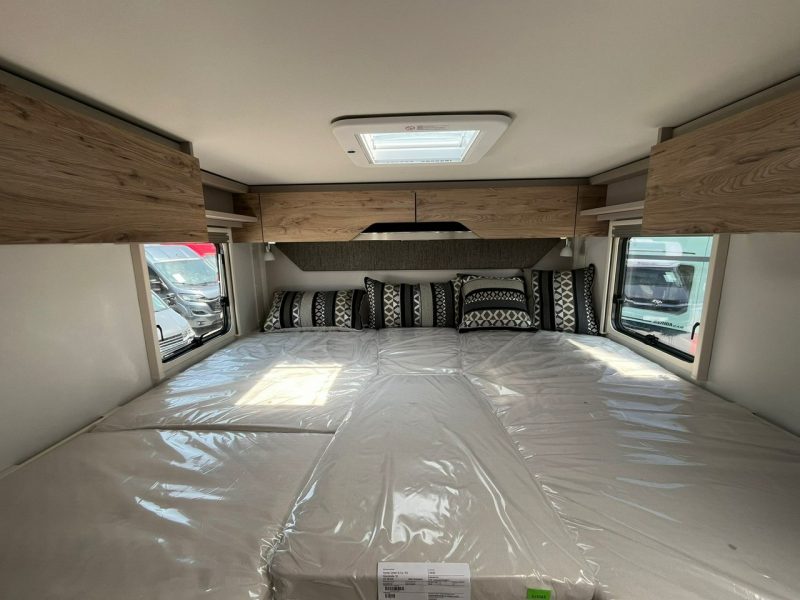 samochody kempingowe Hymer-Eriba Tramp S 680 4 os. Półintegra na podwoziu Mercedesa w atrakcyjnej cenie! Kraków