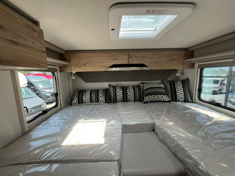 samochody kempingowe Hymer-Eriba Tramp S 680 4 os. Półintegra na podwoziu Mercedesa w atrakcyjnej cenie! Kraków