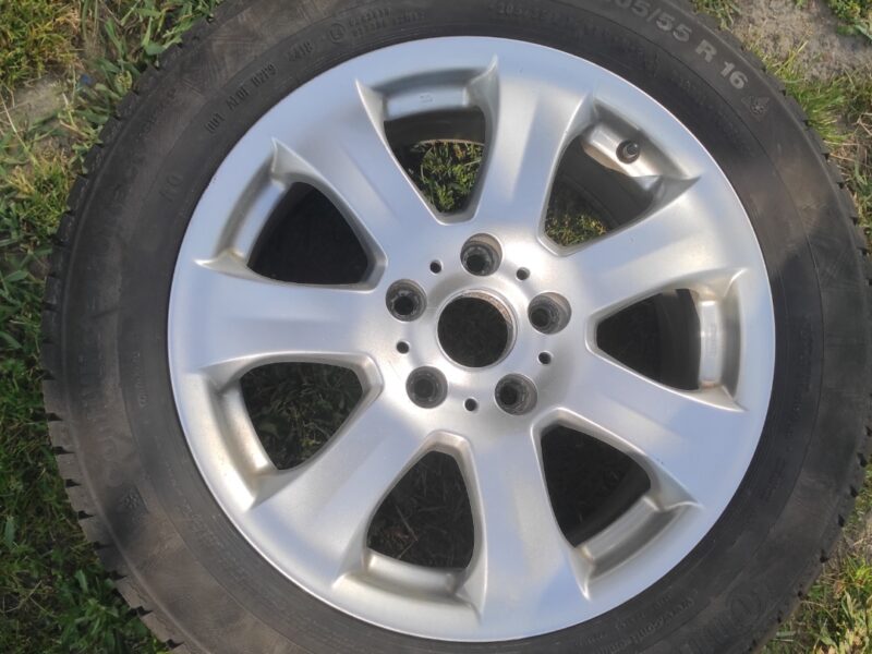 Sprzedam koła r16 z VW golf 5