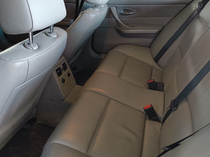 BMW E90 2005