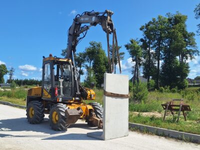 Roboty ziemne usługa koparko ładowarką Mecalac MXT 12