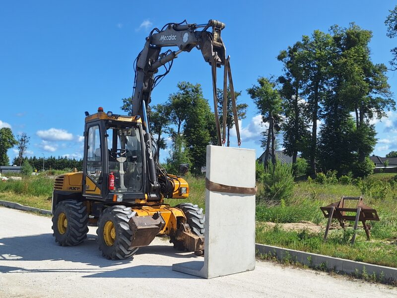 Roboty ziemne usługa koparko ładowarką Mecalac MXT 12