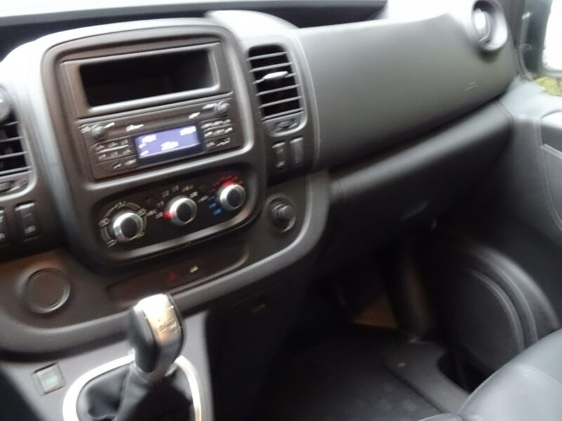 Renault TRAFIC L2H1 2.0dci 150km,9 osobowy Tylko 134000km! jak nowy ! Renault Trafic L2H1 tylko 134tys.km! 2.0dci AUTOMAT, 150Km, Sprowadzon