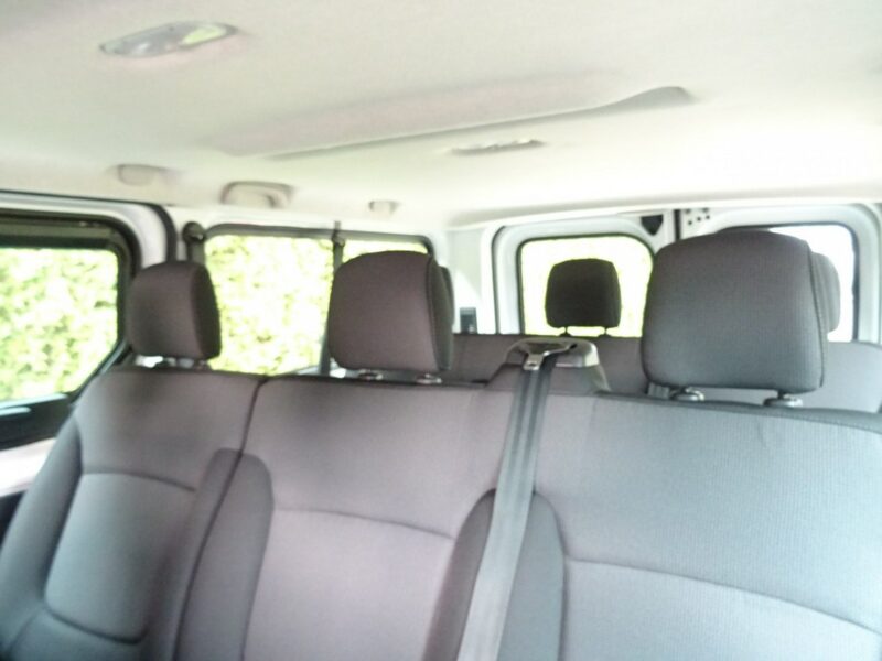 Renault TRAFIC L2H1 2.0dci 150km,9 osobowy Tylko 134000km! jak nowy ! Renault Trafic L2H1 tylko 134tys.km! 2.0dci AUTOMAT, 150Km, Sprowadzon