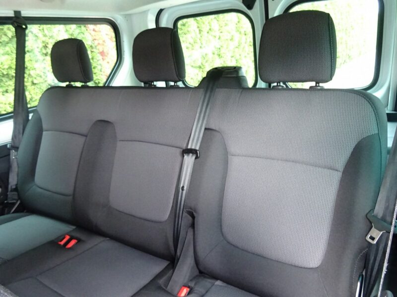 Renault TRAFIC L2H1 2.0dci 150km,9 osobowy Tylko 134000km! jak nowy ! Renault Trafic L2H1 tylko 134tys.km! 2.0dci AUTOMAT, 150Km, Sprowadzon