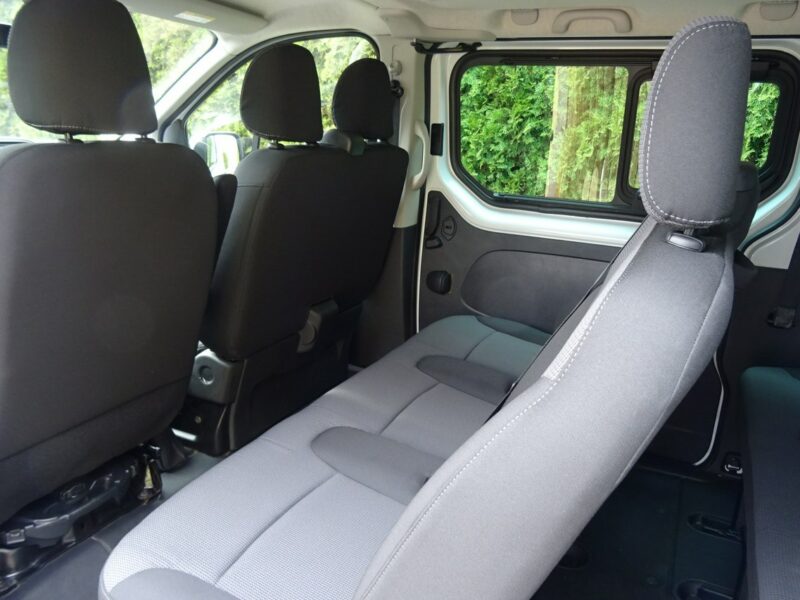 Renault TRAFIC L2H1 2.0dci 150km,9 osobowy Tylko 134000km! jak nowy ! Renault Trafic L2H1 tylko 134tys.km! 2.0dci AUTOMAT, 150Km, Sprowadzon