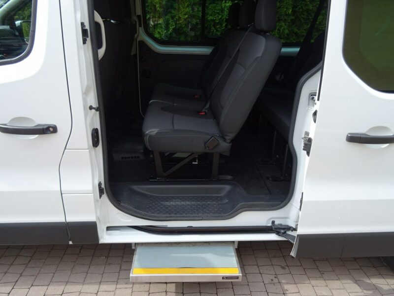 Renault TRAFIC L2H1 2.0dci 150km,9 osobowy Tylko 134000km! jak nowy ! Renault Trafic L2H1 tylko 134tys.km! 2.0dci AUTOMAT, 150Km, Sprowadzon