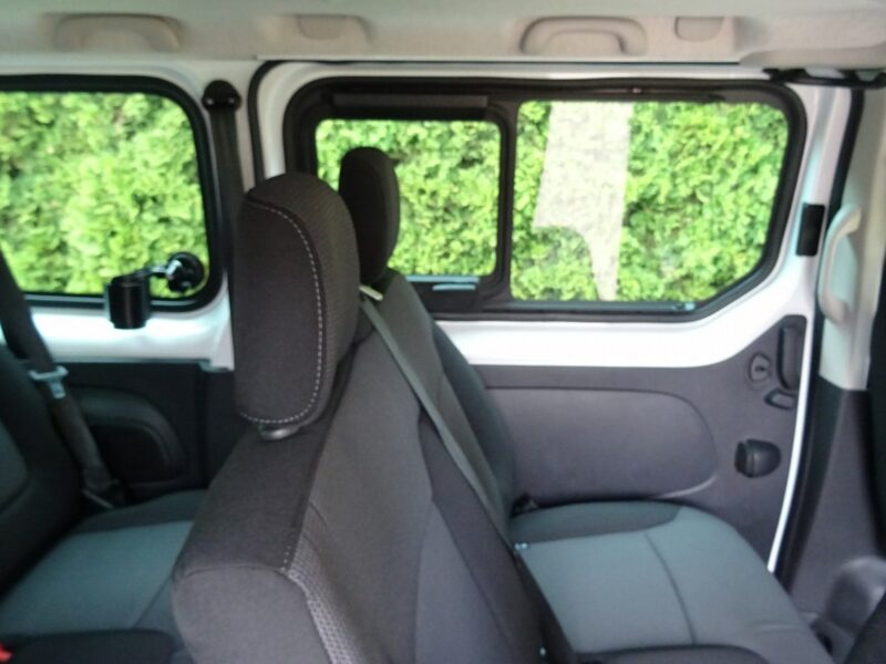Renault TRAFIC L2H1 2.0dci 150km,9 osobowy Tylko 134000km! jak nowy ! Renault Trafic L2H1 tylko 134tys.km! 2.0dci AUTOMAT, 150Km, Sprowadzon