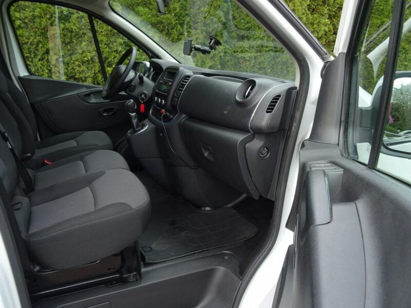 Renault TRAFIC L2H1 2.0dci 150km,9 osobowy Tylko 134000km! jak nowy ! Renault Trafic L2H1 tylko 134tys.km! 2.0dci AUTOMAT, 150Km, Sprowadzon