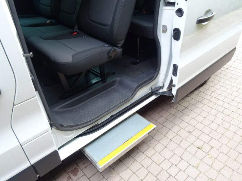 Renault TRAFIC L2H1 2.0dci 150km,9 osobowy Tylko 134000km! jak nowy ! Renault Trafic L2H1 tylko 134tys.km! 2.0dci AUTOMAT, 150Km, Sprowadzon