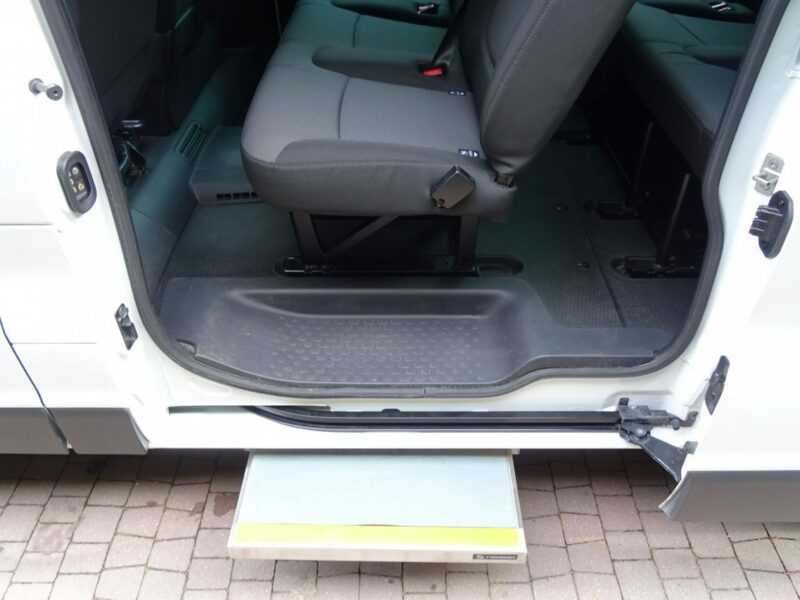 Renault TRAFIC L2H1 2.0dci 150km,9 osobowy Tylko 134000km! jak nowy ! Renault Trafic L2H1 tylko 134tys.km! 2.0dci AUTOMAT, 150Km, Sprowadzon