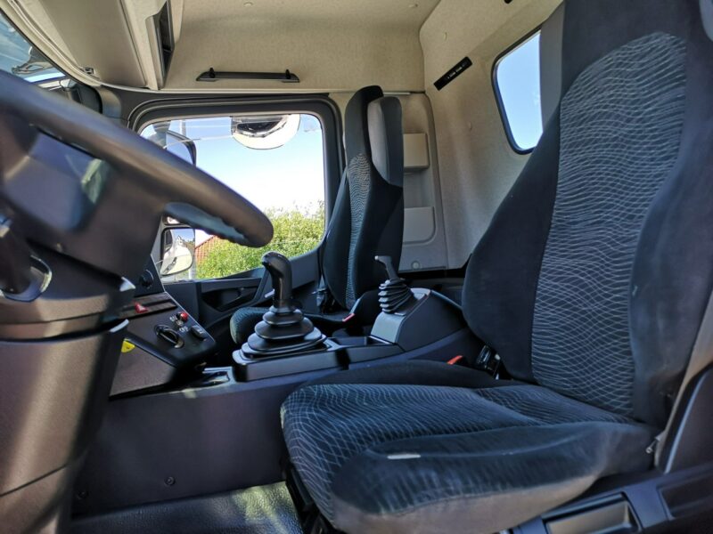 Mercedes Arocs 3251 Hakowiec 8x4 Palfinger Manual Euro 6 Niski Przebieg! Na Resorach! Wzmacniania Rama! Zawieszenie Budowlane! Aktualne Dozory!
