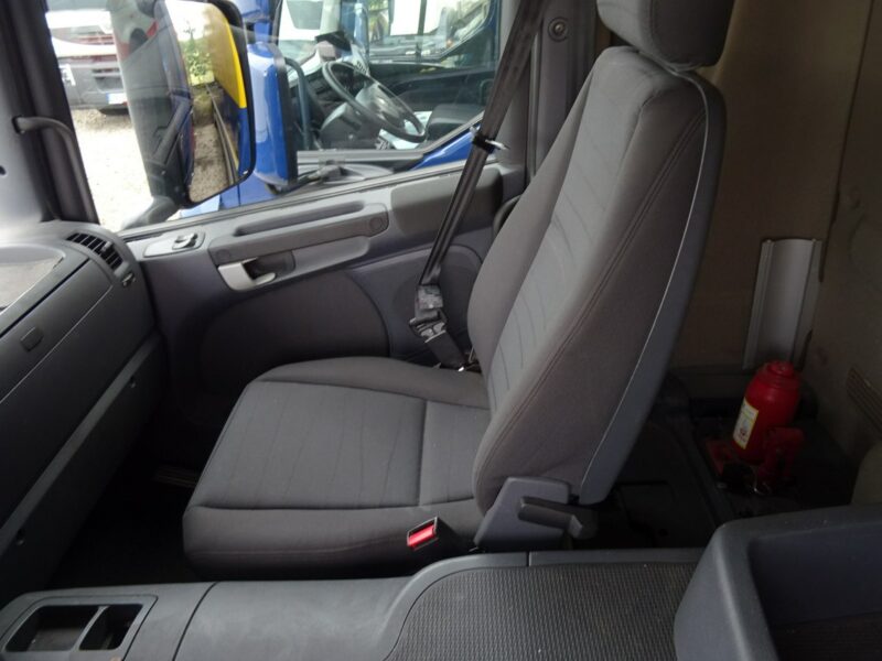 Scania P250 Euro 6 Firanka winda klapa poduszki sprowadzony Scania P 250 Euro 6 firanka winda klapa przebieg udokumentowany Sprowa