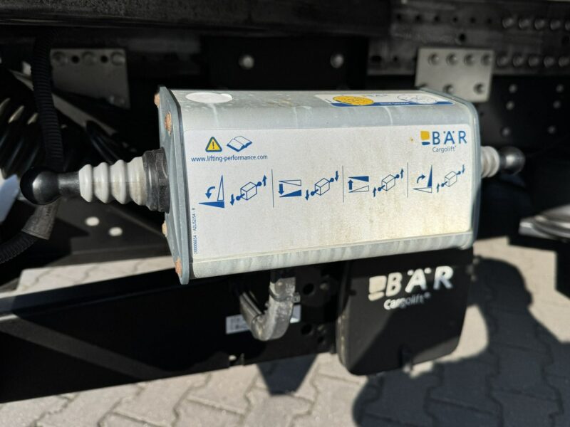 Iveco Daily 72C18 Mroźnia HI-MATIC 14 Euro Palet Kamera Agregat Thermo King V600X Boczne Drzwi Winda BAR 1000KG (70C18)