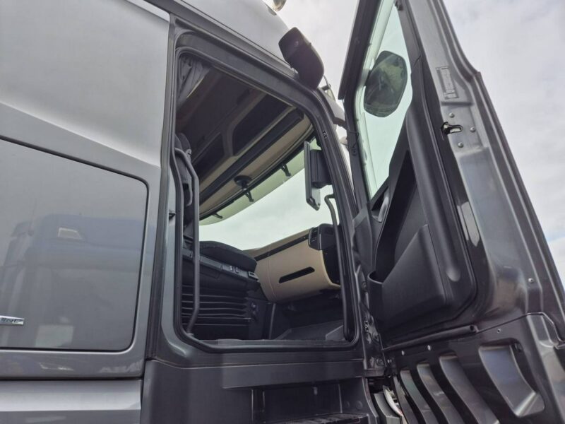 Mercedes Actros