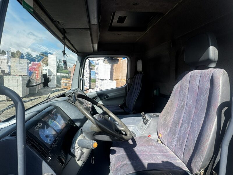Mercedes Atego Mercedes-Benz 815 Atego z dźwigiem HDS Palfinger