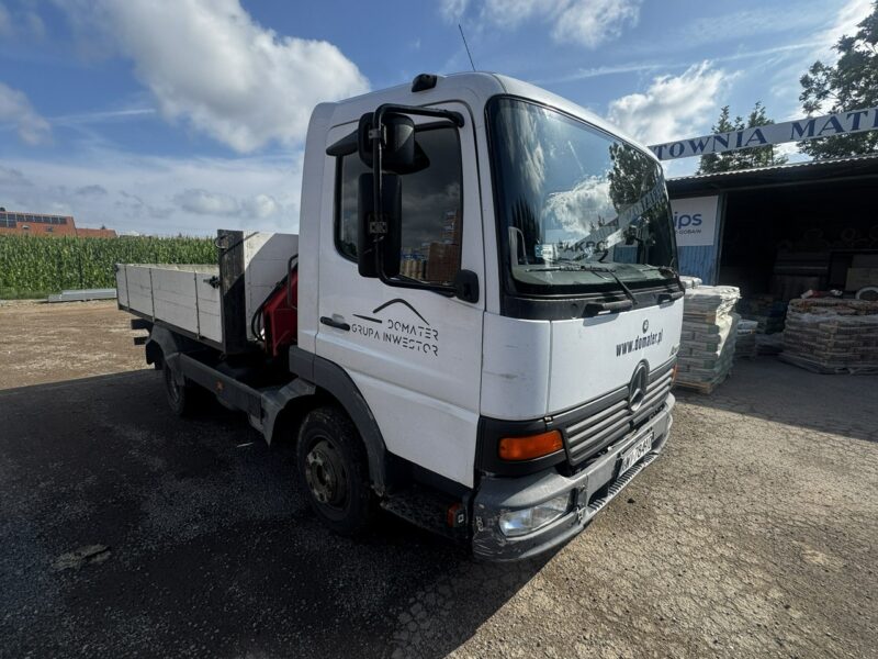 Mercedes Atego Mercedes-Benz 815 Atego z dźwigiem HDS Palfinger
