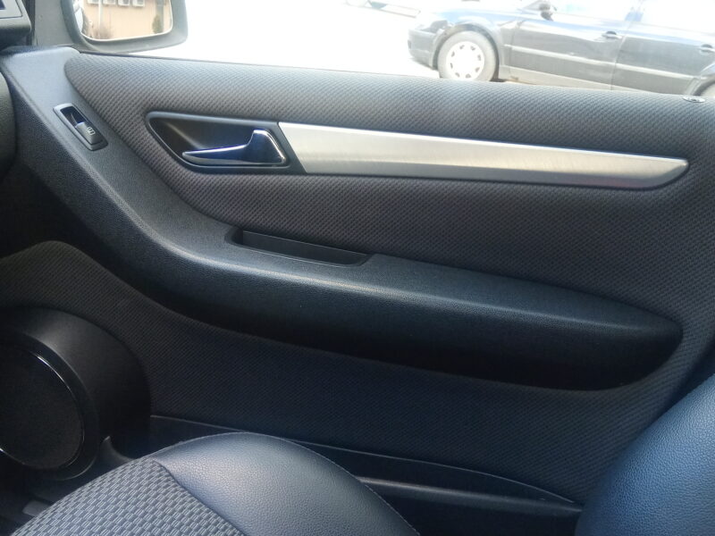 Mercedes-Benz Klasa A Mercedes A klasa bardzo ładny zadbany bogate wyposażenie