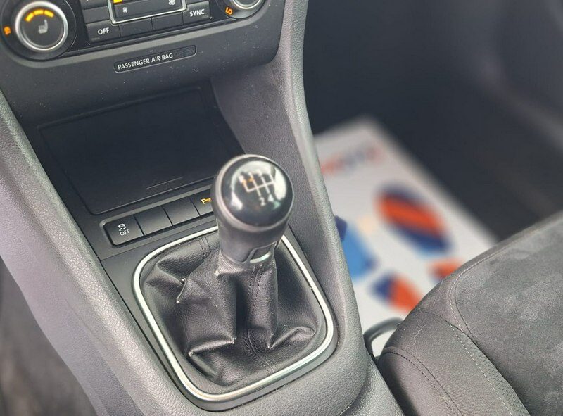 Volkswagen Golf Highline Climatronic common rail ledy bixenon panorama alkantara navi VI (2008-2012)