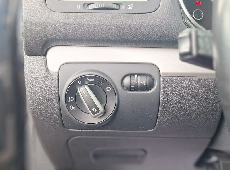 Volkswagen Golf Highline Climatronic common rail ledy bixenon panorama alkantara navi VI (2008-2012)
