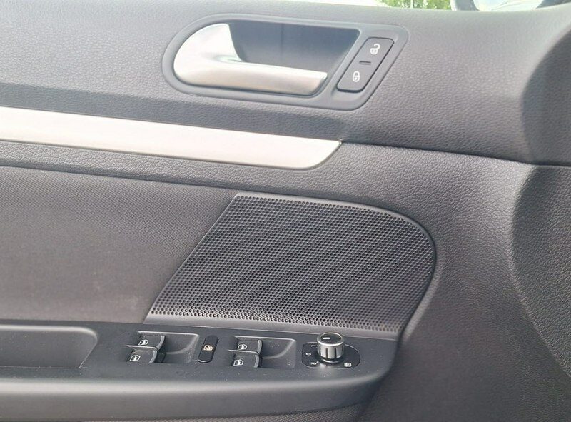 Volkswagen Golf Highline Climatronic common rail ledy bixenon panorama alkantara navi VI (2008-2012)