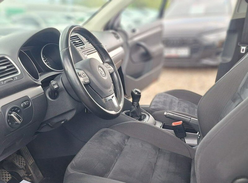 Volkswagen Golf Highline Climatronic common rail ledy bixenon panorama alkantara navi VI (2008-2012)