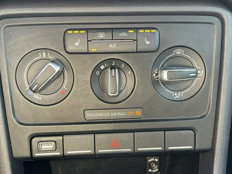 Volkswagen New Beetle Czarny - Android - 140km III (2011-)