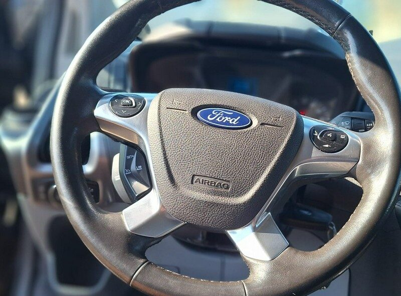 Ford Transit Custom long skrzydełka czujniki parkowania przód i tył klima super stan