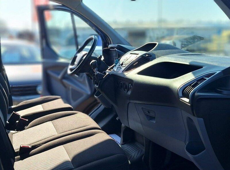 Ford Transit Custom long skrzydełka czujniki parkowania przód i tył klima super stan