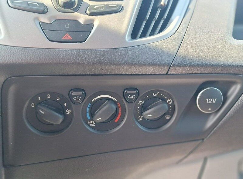 Ford Transit Custom long skrzydełka czujniki parkowania przód i tył klima super stan