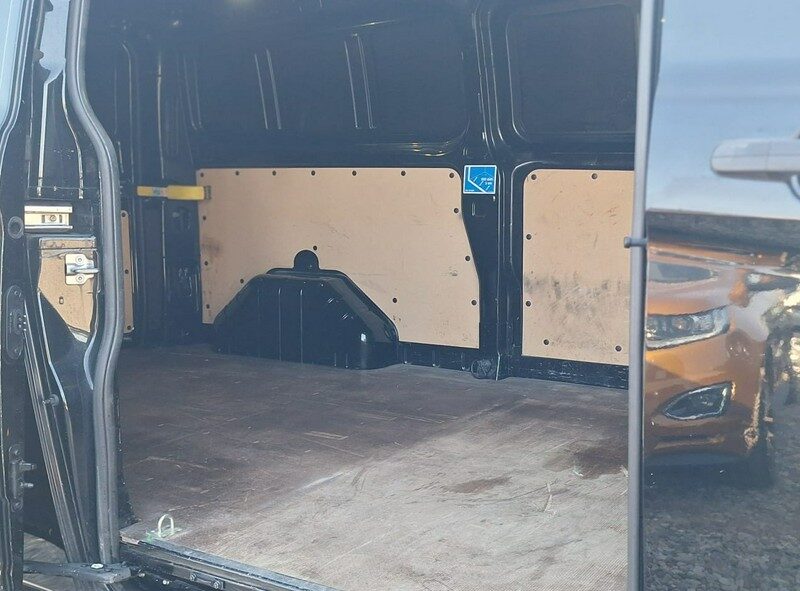 Ford Transit Custom long skrzydełka czujniki parkowania przód i tył klima super stan