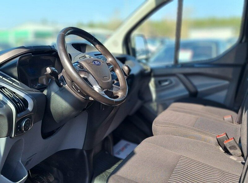 Ford Transit Custom long skrzydełka czujniki parkowania przód i tył klima super stan