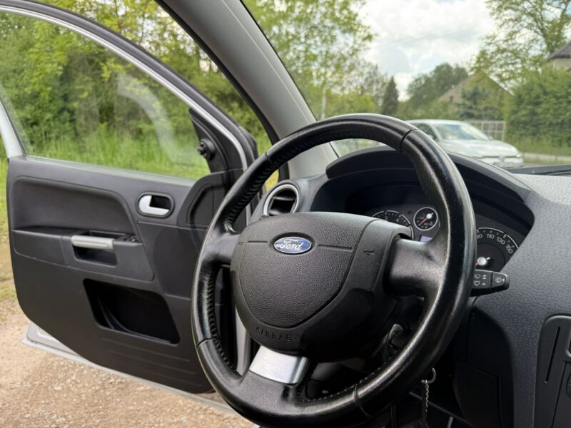 Ford Fusion AUTOMAT*1.6*101PS*KLIMATRON*ESP*Grzana*szyba*el*szyby*luste*1wł*Niemcy