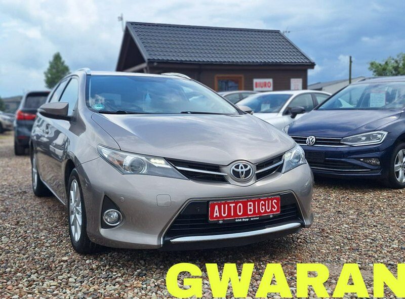 Toyota Auris duza navi kamera cofania ledy II (2012-)