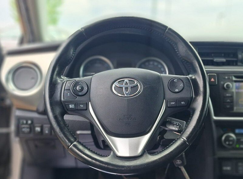 Toyota Auris duza navi kamera cofania ledy II (2012-)