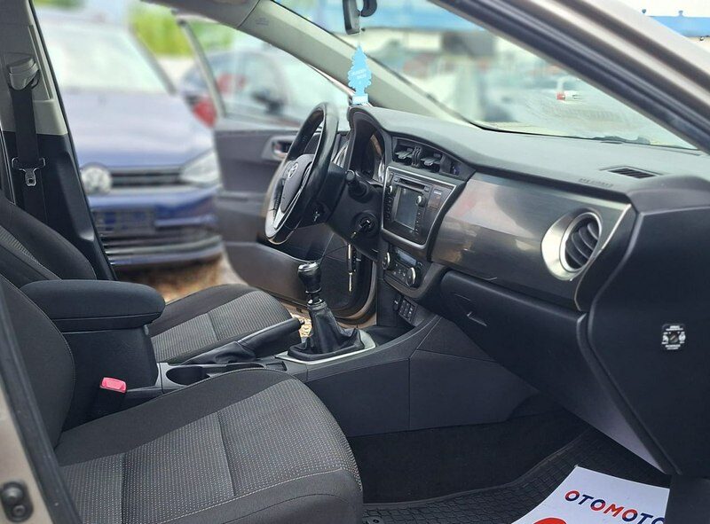 Toyota Auris duza navi kamera cofania ledy II (2012-)